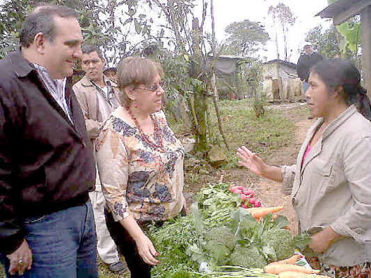 Embajadora de EE UU ante la FAO y PMA visita región central de Honduras
