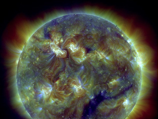 Desvían vuelos por tormenta solar