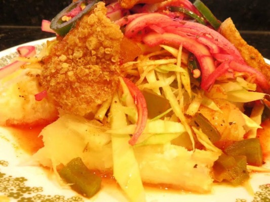 Receta: Yuca con chicharrón ¡para chuparse los dedos!