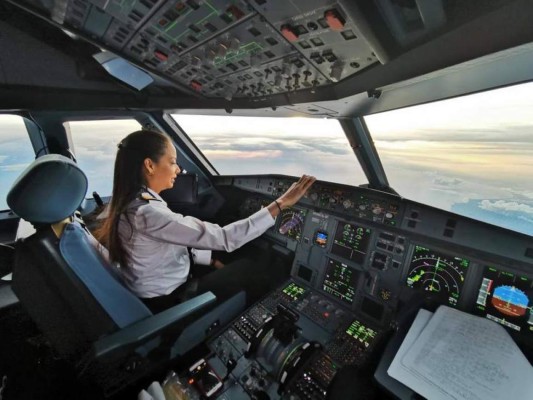 FOTOS: Así es Ihsle Mercado, la primera hondureña en pilotar un avión Airbus A320
