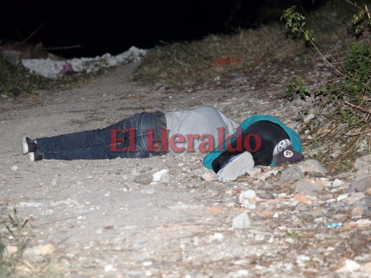 Matan a dos jóvenes en la colonia Flor del Campo de la capital