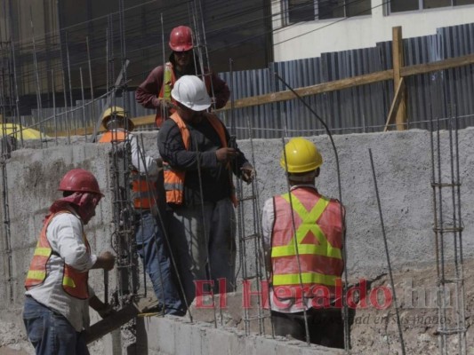 Solo a 250 mil trabajadores beneficia el aumento salarial 2021