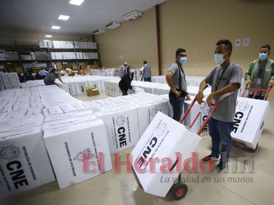 El miércoles salieron las maletas electorales a los distintos centros de votación en 14 ciudades en EEUU y Centroamérica. Foto: El Heraldo