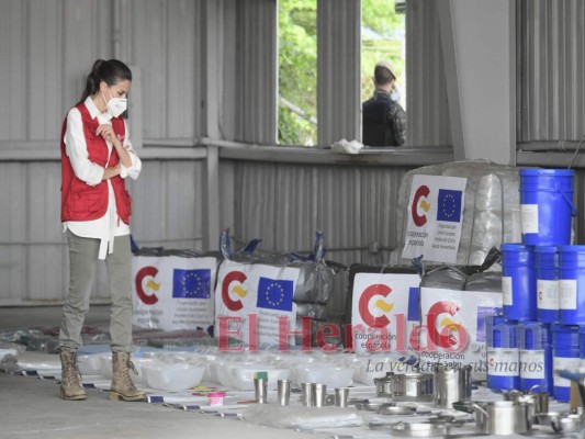 Reina Letizia visita zonas golpeadas por Eta y Iota con ayuda para afectados (FOTOS)