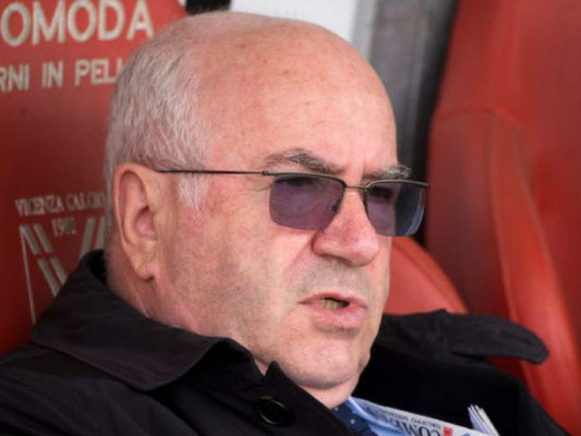 Dimite Carlo Tavecchio, presidente de la Federación Italiana de Fútbol