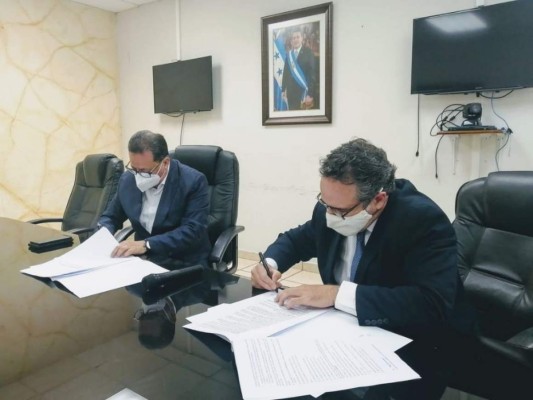 Honduras firma contrato con empresa estadounidense para el manejo de aeropuertos