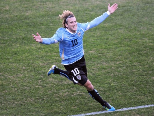Uruguayo Diego Forlán anuncia su retiro definitivo del fútbol profesional