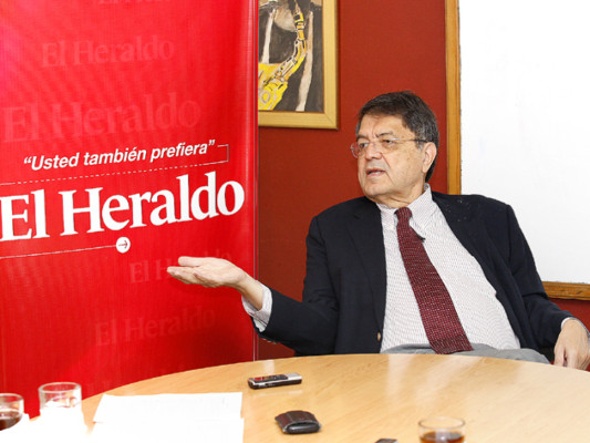 'El escritor tiene compromiso más allá de su vida”
