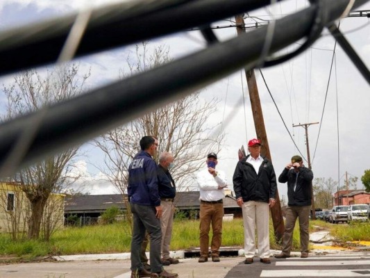Tras daños de huracán Laura, presidente Trump visita Luisiana y Texas