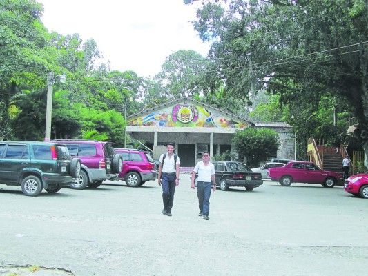 Piden un año más para la transición de las normales