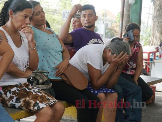 FOTOS: Dolor y resignación entre familiares de víctimas de masacre en San Pedro Sula