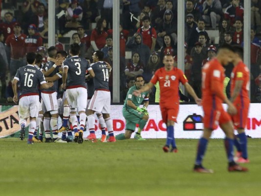 Paraguay goleó 3-0 a Chile