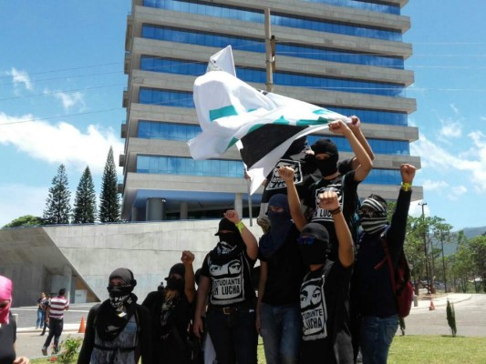 Concluye sin ningún acuerdo intento de diálogo entre autoridades y estudiantes