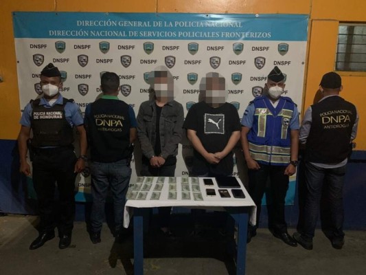 Capturan a dos hombres de origen chino con más de 15 mil dólares