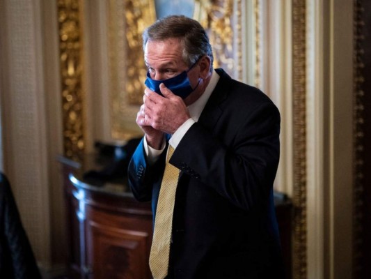 Defensa de Trump urge a Senado rechazar acusación 'descaradamente inconstitucional'