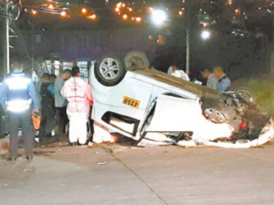 Hombre muere al volcar en su taxi en la Israel Norte de la capital