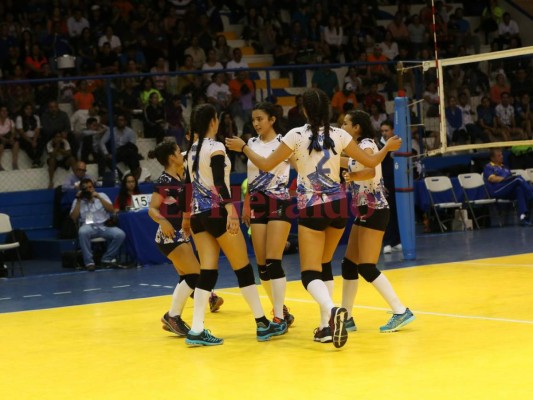 Selección hondureña femenina de volibol aplasta a Barbados en el comienzo de los Norceca