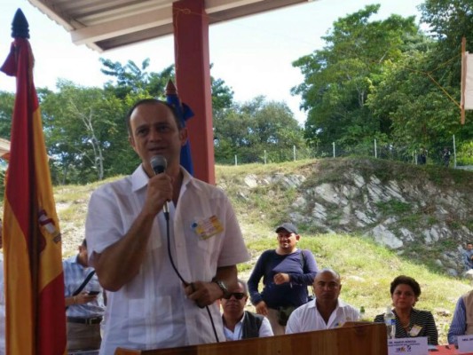 Embajador de España en Honduras, Miguel Albero, gana el Premio de Novela Vargas Llosa 2016