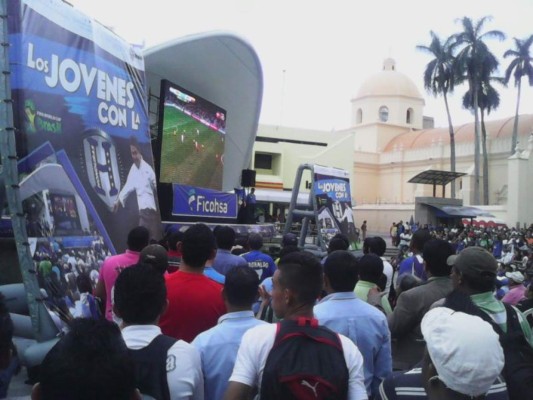 El Honduras-Ecuador paraliza Tegucigalpa