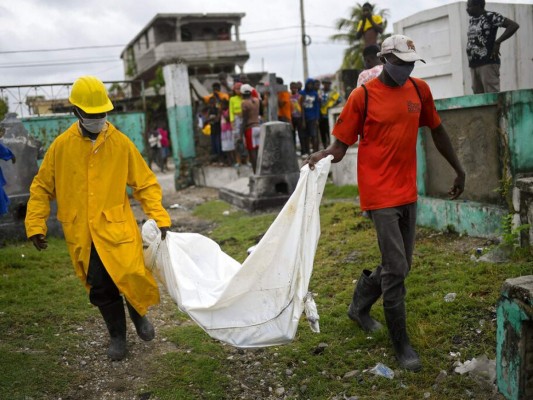 Sube a 1,941 la cifra de muertos por el terremoto en Haití