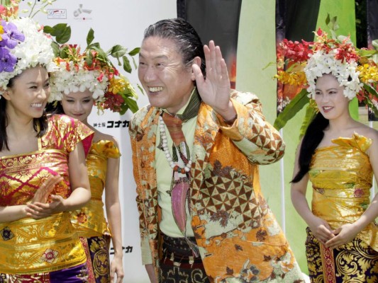 Fallece diseñador Kansai Yamamoto, famoso por su trabajo con David Bowie&nbsp; &nbsp;