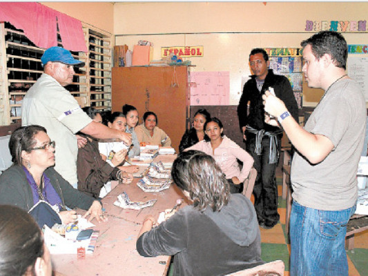 TSE propone mesas con solo tres delegados