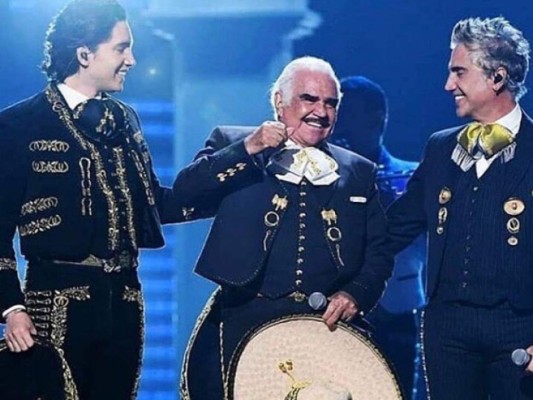 Los momentos más emotivos entre Alejandro y Vicente Fernández (FOTOS)