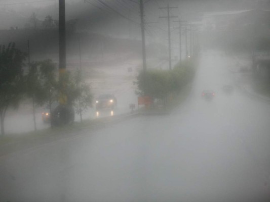 Lluvias generan daños menores en la capital