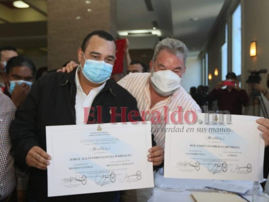 Alcaldes electos reciben credenciales del CNE