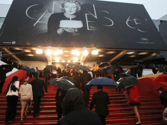 Aguacero para el último desfile en la alfombra roja de Cannes