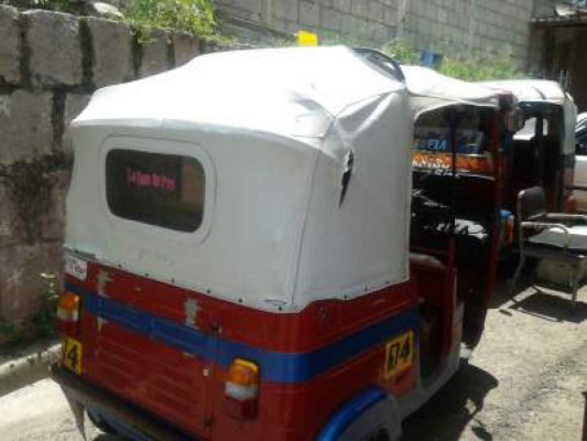 A pie o en mototaxi llegan reos a audiencias en Gracias