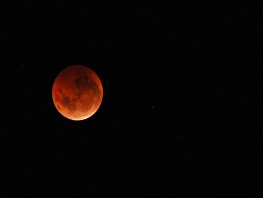 Eclipse total en la noche del domingo en Honduras