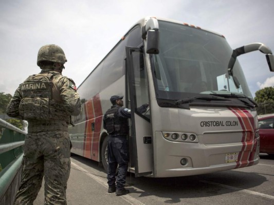 México envía casi 15 mil uniformados a frontera con Estados Unidos por migrantes