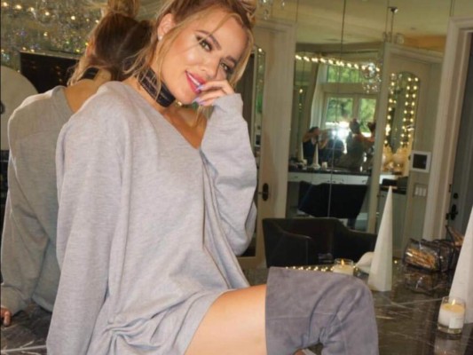Khloé Kardashian posó más sensual que nunca para una revista