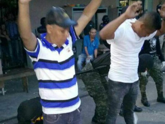 Trasladan 320 reos del centro penal de Santa Bárbara a días de su cierre