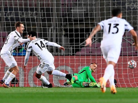 Las imperdibles imágenes del duelo Barcelona-Juventus en el Camp Nou