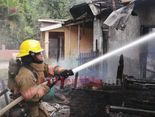 (FOTOS) Carros calcinados, casas dañadas y cenizas: así quedó escena tras accidente en salida al sur de Honduras