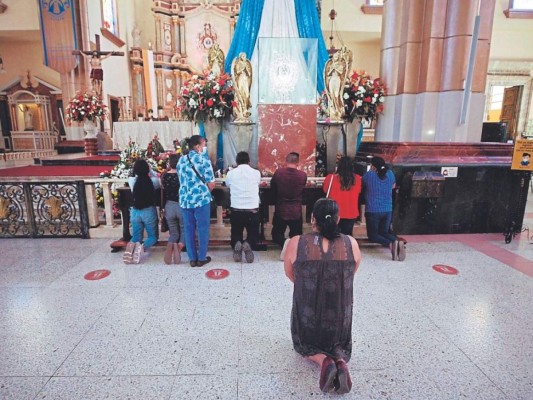 Con devoción y esperanza llegan fieles a visitar a la Reina de Honduras&nbsp;&nbsp;