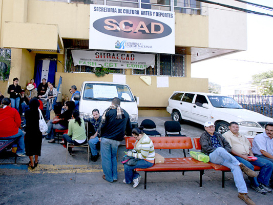 Presidente suspende a Bernard y a Godofredo de la Secretaría de Cultura y Deportes