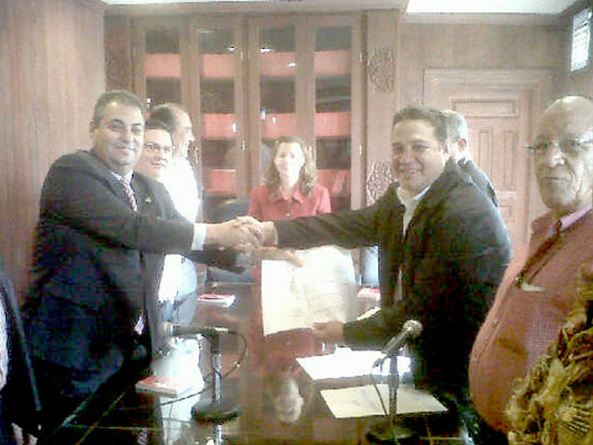 Wesceslao Lara presenta precandidatura