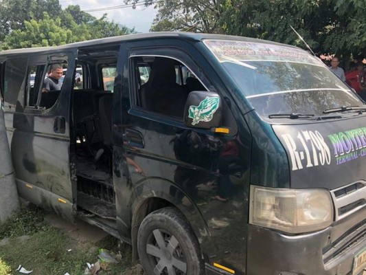 Choque entre pick up y busito deja cinco personas heridas en San Pedro Sula