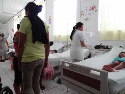 Se queman dos niñas tras explosión en fábrica de cohetes