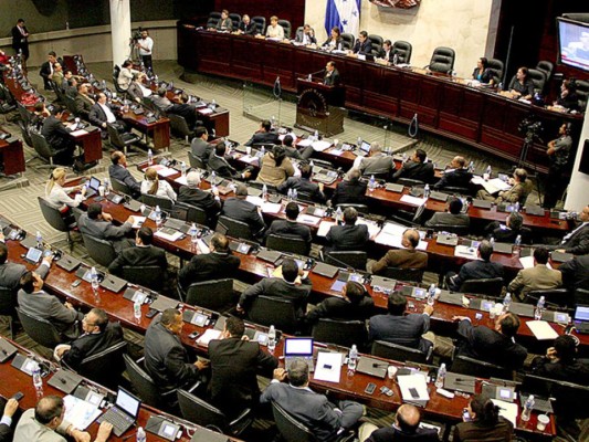 Deducen 2,700 lempiras a los diputados faltistas
