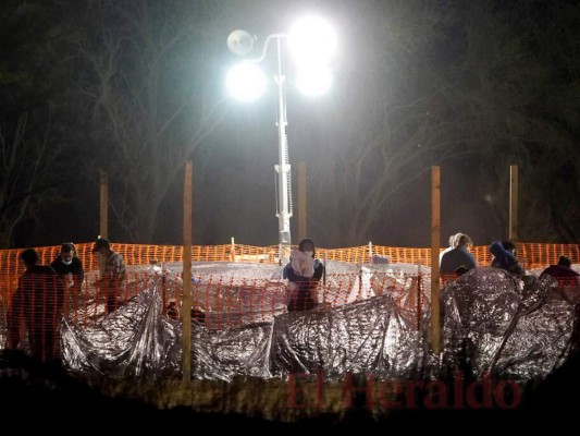 Las imágenes que el gobierno Biden ha intentado ocultar de migrantes en la frontera