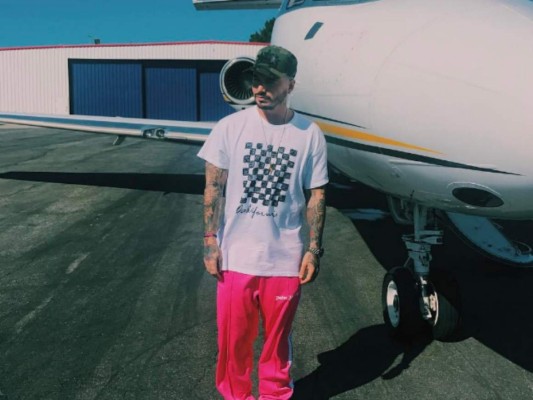 El cantante J Balvin confiesa cómo un accidente de avión le cambió la vida