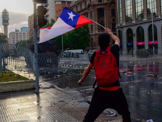 Las fotos de la marcha más grande en Chile tras semana de disturbios
