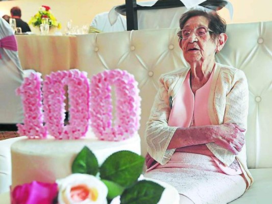 Festejo, emoción y agradecimiento en los 100 años de doña Norma Lila de Kurwahn