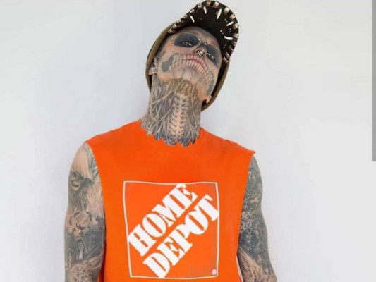 Así lucía Zombie Boy, el modelo y artista que tenía todo su cuerpo tatuado