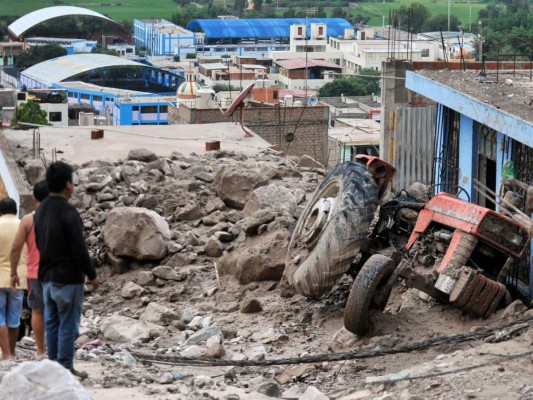 Al menos cinco muertos y varios damnificados tras avalancha de lodo en Perú