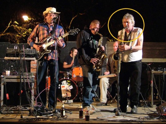 Steve MacKay, el músico que llevó el saxo al punk, muere a los 66 años